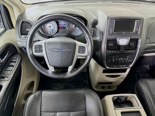 2014 Chrysler Town & Country Touring-L