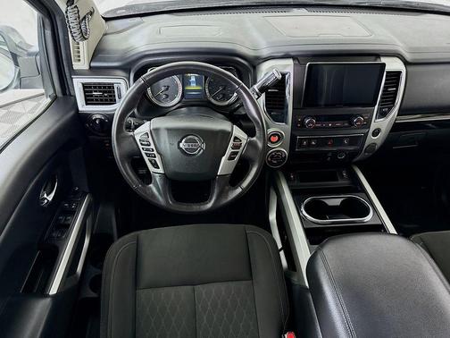 Glacier White 2018 Nissan Titan SV