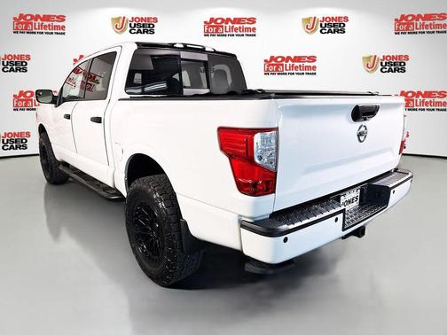 Glacier White 2018 Nissan Titan SV
