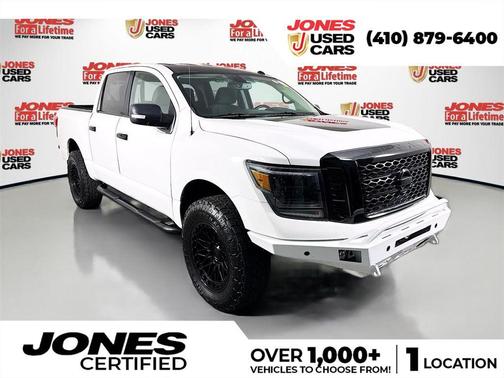 Glacier White 2018 Nissan Titan SV