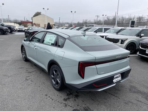 2026 Kia K4 LXS