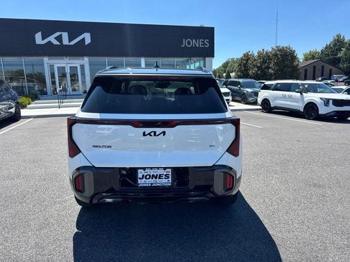 White Pearl 2027 Kia Seltos X-Line S