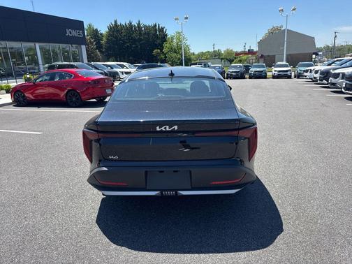 Aurora Black Pearl 2026 Kia K4 LXS