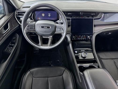 Diamond Black Crystal Pearlcoat 2023 Jeep Grand Cherokee L Limited