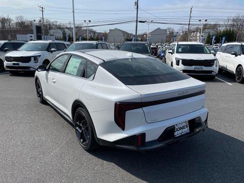 Snow White Pearl 2026 Kia K4 GT-Line Turbo