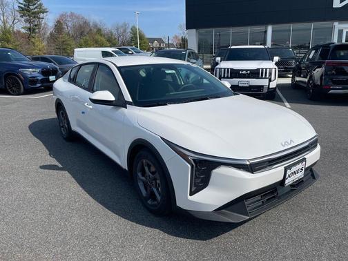 Snow White Pearl 2026 Kia K4 LXS