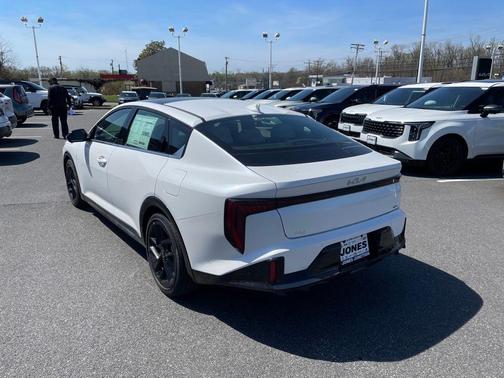 Snow White Pearl 2026 Kia K4 GT-Line Turbo