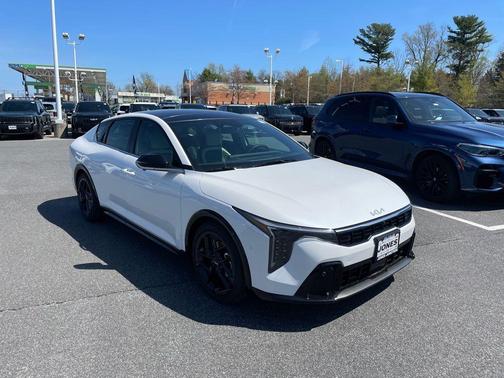 Snow White Pearl 2026 Kia K4 GT-Line Turbo