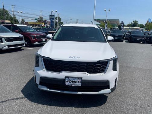 Glacial White Pearl 2026 Kia Sorento LX