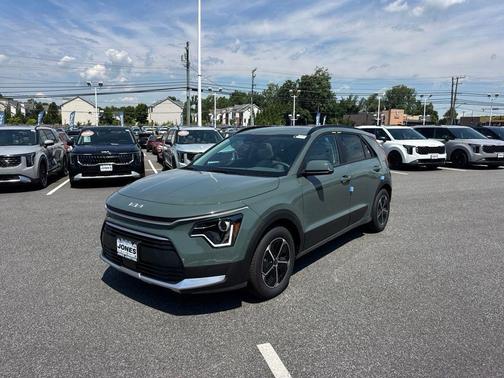 Cityscape Green 2026 Kia Niro EX