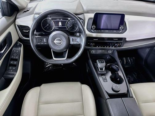 Pearl White Tricoat 2023 Nissan Rogue SV