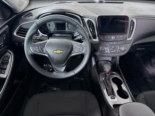 2025 Chevrolet Malibu FWD RS