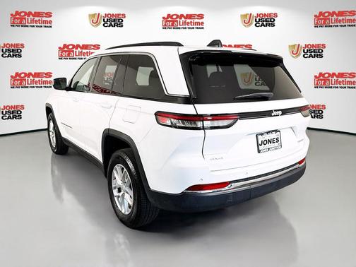 Bright White Clearcoat 2025 Jeep Grand Cherokee Laredo
