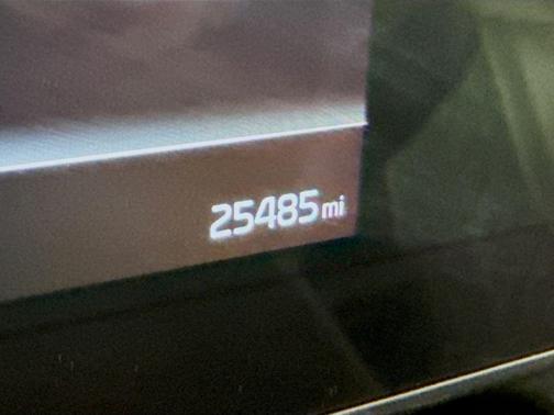 Glacial White Pearl 2024 Kia Sportage X-Line