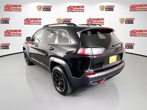 2023 Jeep Cherokee Trailhawk