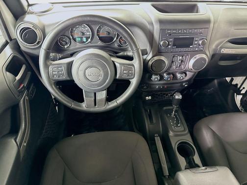 Bright White Clearcoat 2017 Jeep Wrangler Unlimited Sport
