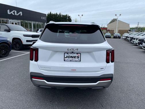 Glacial White Pearl 2026 Kia Sorento S