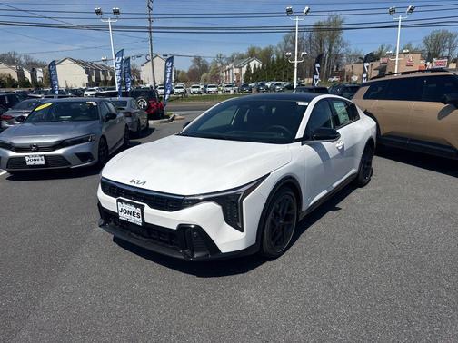 Snow White Pearl 2026 Kia K4 GT-Line Turbo