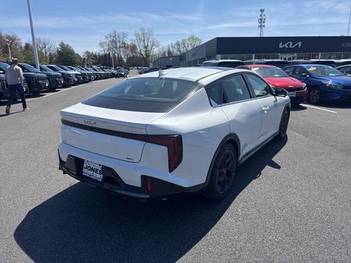 Snow White Pearl 2026 Kia K4 GT-Line Turbo