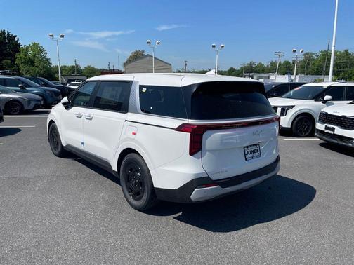 Snow White Pearl 2026 Kia Carnival LXS