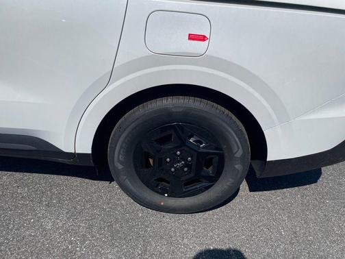 Snow White Pearl 2026 Kia Carnival LXS