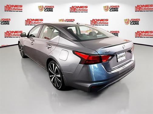 2021 Nissan Altima SR FWD