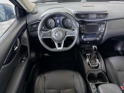 Magnetic Black Pearl 2019 Nissan Rogue SL