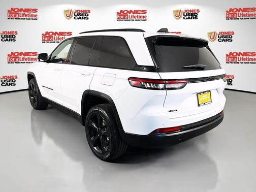 Bright White Clearcoat 2023 Jeep Grand Cherokee Altitude