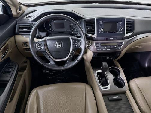 White 2019 Honda Ridgeline RTL