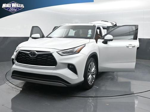 White 2023 Toyota Highlander
