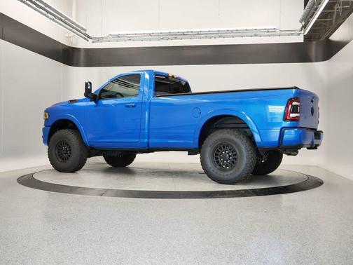 2022 RAM 2500 Big Horn Regular Cab 4x4 8' Box