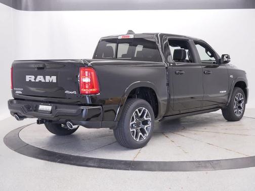 Diamond Black Crystal Pearlcoat 2027 RAM 1500 Laramie