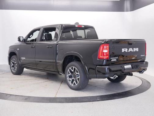 Diamond Black Crystal Pearlcoat 2027 RAM 1500 Laramie