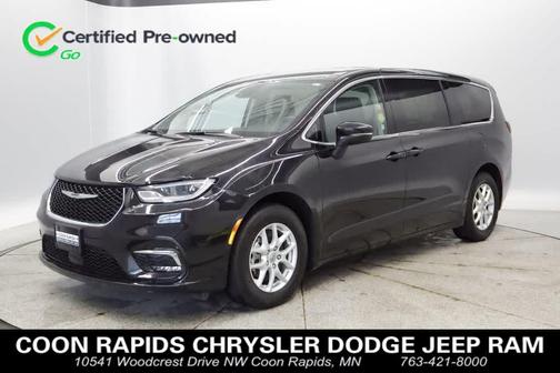 Brilliant Black Crystal Pearlcoat 2023 Chrysler Pacifica Touring L