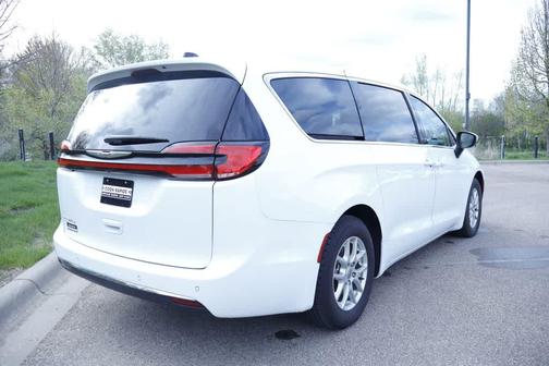 Bright White Clearcoat 2023 Chrysler Pacifica Touring L
