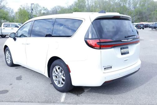 Bright White Clearcoat 2023 Chrysler Pacifica Touring L