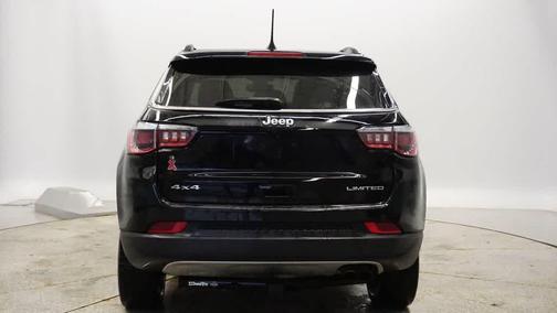 Diamond Black Crystal Pearlcoat 2019 Jeep Compass Limited