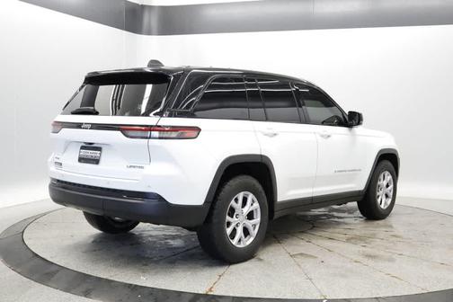 Bright White Clearcoat 2022 Jeep Grand Cherokee Limited