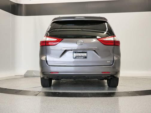 2016 Toyota Sienna LE