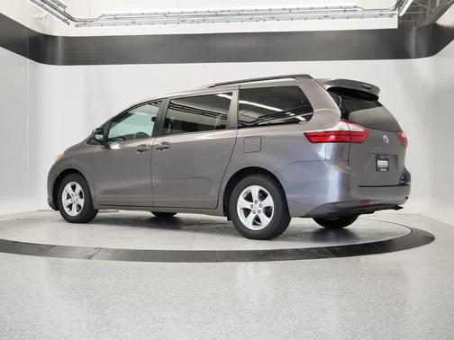 2016 Toyota Sienna LE