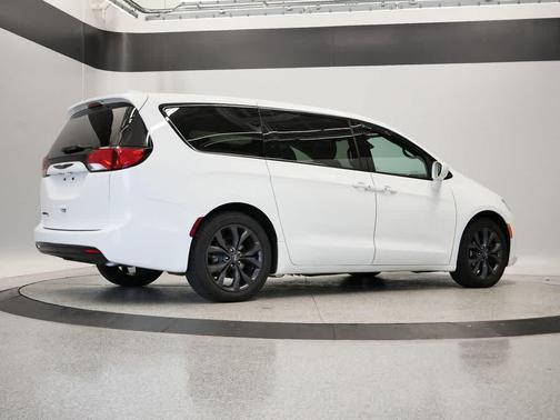2019 Chrysler Pacifica Touring Plus