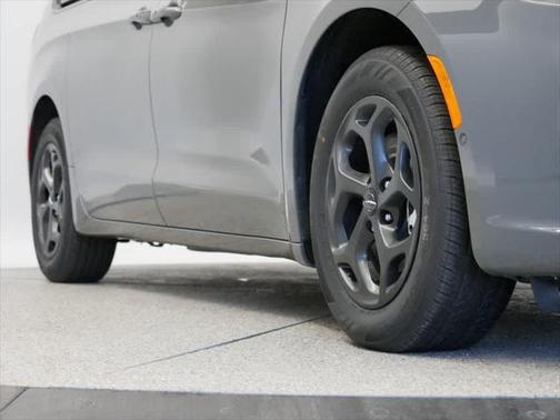 2025 Chrysler Pacifica Hybrid Premium S Appearance Pkg