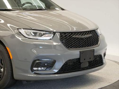 2025 Chrysler Pacifica Hybrid Premium S Appearance Pkg
