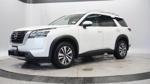 2023 Nissan Pathfinder SL 4WD