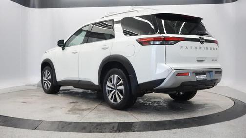 2023 Nissan Pathfinder SL 4WD