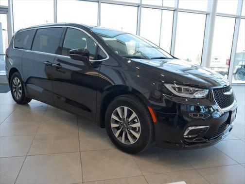 2025 Chrysler Pacifica Hybrid Select