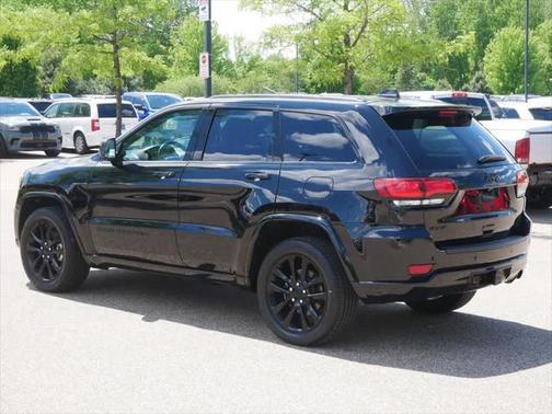 2022 Jeep Grand Cherokee Laredo