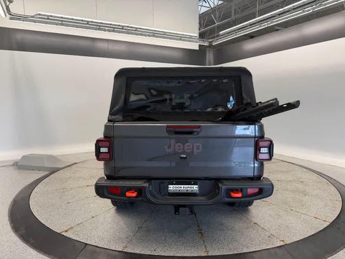 Granite Crystal Metallic Clearcoat 2024 Jeep Gladiator Mojave X
