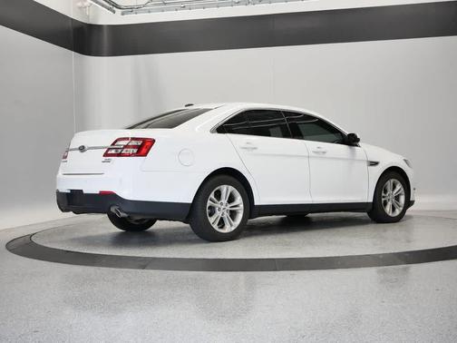 2017 Ford Taurus SEL