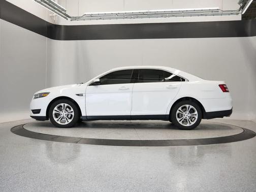 2017 Ford Taurus SEL